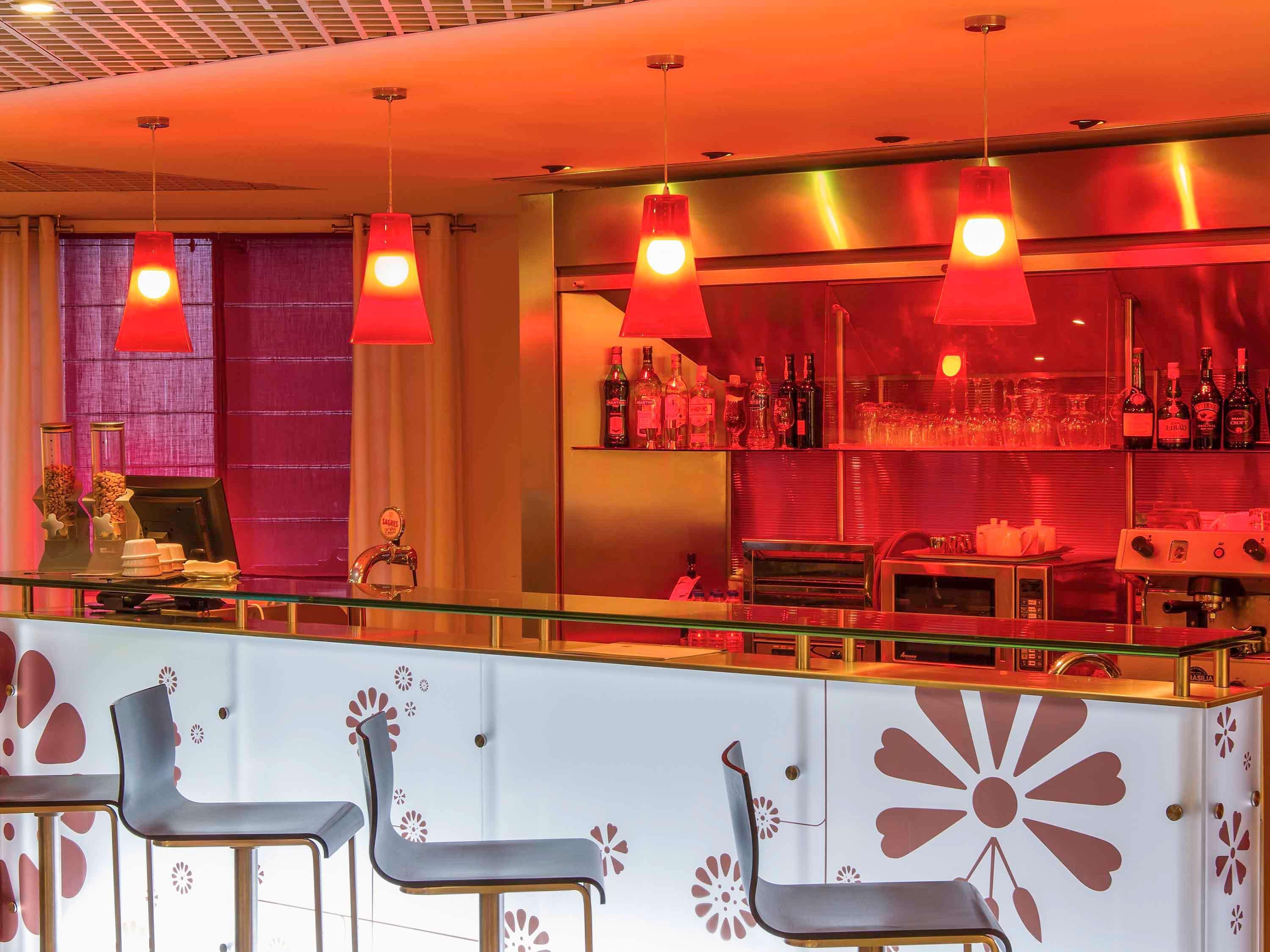 Hotel Ibis Porto Centro Sao Bento Esterno foto