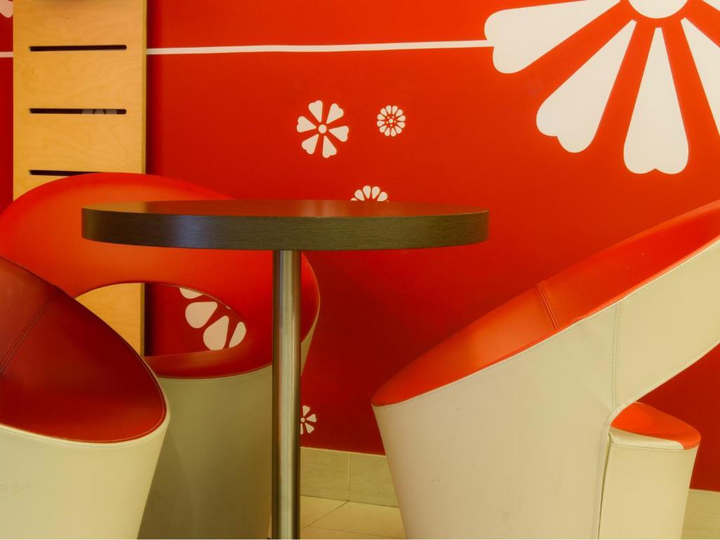 Hotel Ibis Porto Centro Sao Bento Esterno foto